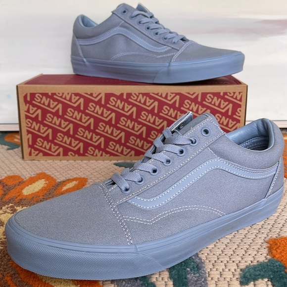 Vans Men’s Old Skool
Pastel Mono Dusty Blue
VN000CT8DSB
Sneakers - Picture 2 of 16